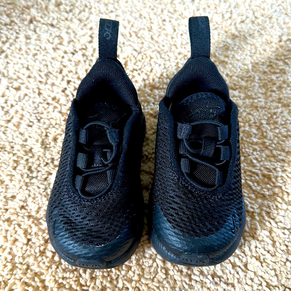 NWOT Black/black Nike air max 270 size 4c